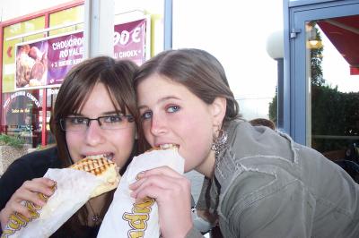 (*-_juli@-k!k!_-*)